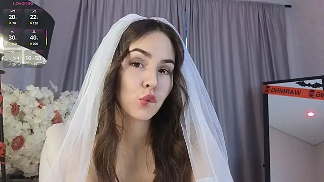 LionKierra online show from October 31, 4:09 am