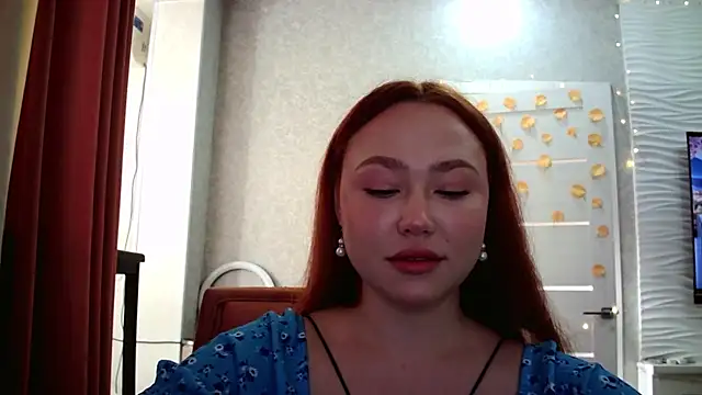 Snapshot of LolaMint_ chatting on October 20, 10:05 am LolaMint online show from October 20, 10:05 am