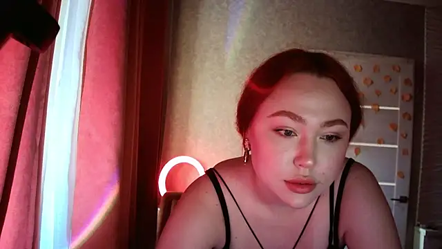 Snapshot of LolaMint_ chatting on November 25, 11:21 am LolaMint online show from November 25, 11:21 am