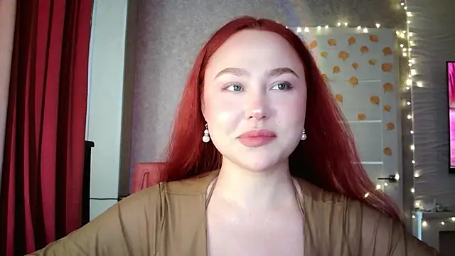 Snapshot of LolaMint_ chatting on October 23, 11:42 am LolaMint online show from October 23, 11:42 am