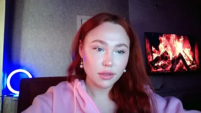 Snapshot of LolaMint_ chatting on November 6, 11:47 am LolaMint online show from November 6, 11:47 am