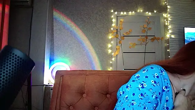 Snapshot of LolaMint_ chatting on October 19, 2:42 pm LolaMint online show from October 19, 2:42 pm