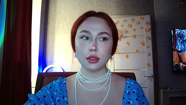 Snapshot of LolaMint_ chatting on November 5, 11:35 am LolaMint online show from November 5, 11:35 am