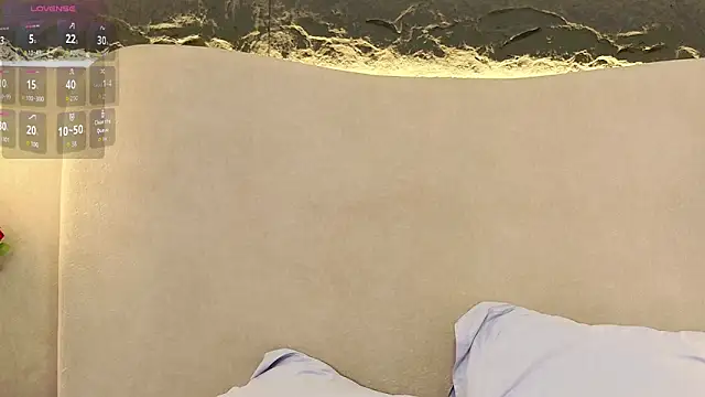 Snapshot of AmyCarammel chatting on November 4, 2:21 pm AmyCarammel online show from November 4, 2:21 pm