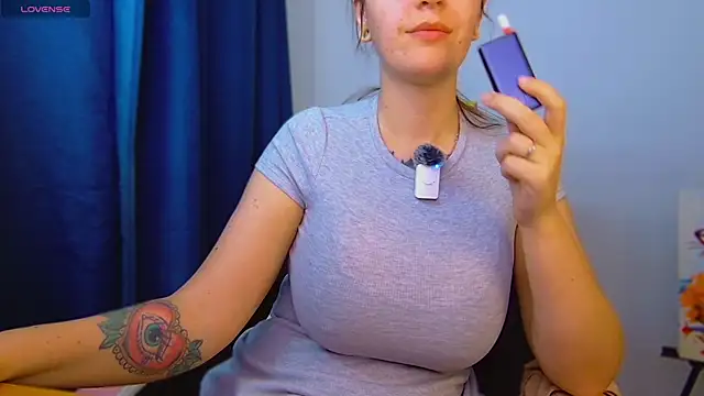 Snapshot of Ann_mikela chatting on May 22, 11:36 pm Ann mikela online show from May 22, 11:36 pm