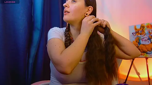 Snapshot of Ann_mikela chatting on April 22, 10:33 am Ann mikela online show from April 22, 10:33 am