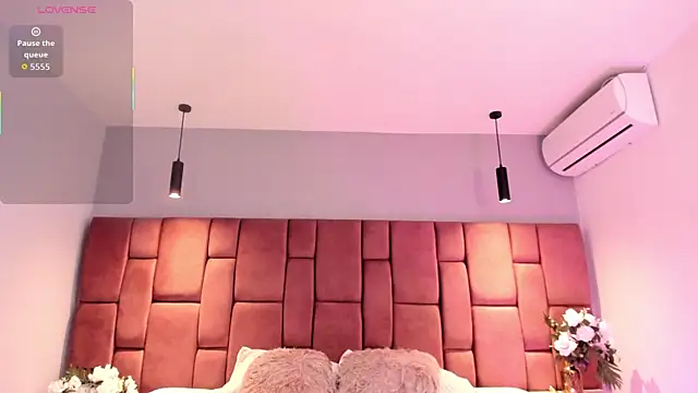 Snapshot of LittleVaale chatting on November 7, 11:26 am LittleVaale online show from November 7, 11:26 am