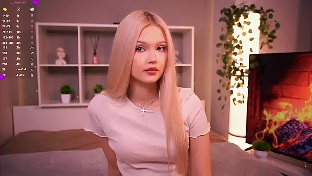 KaryTasch online show from November 3, 9:07 pm