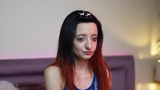 JoelleApril online show from February 9, 9:35 pm