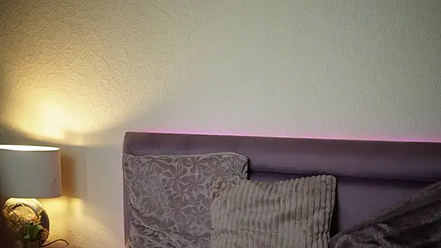 JoelleApril online show from June 6, 8:14 pm
