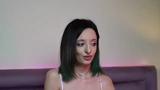 JoelleApril online show from April 10, 8:05 pm