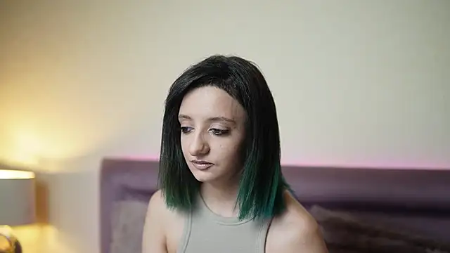 JoelleApril online show from June 9, 8:10 pm