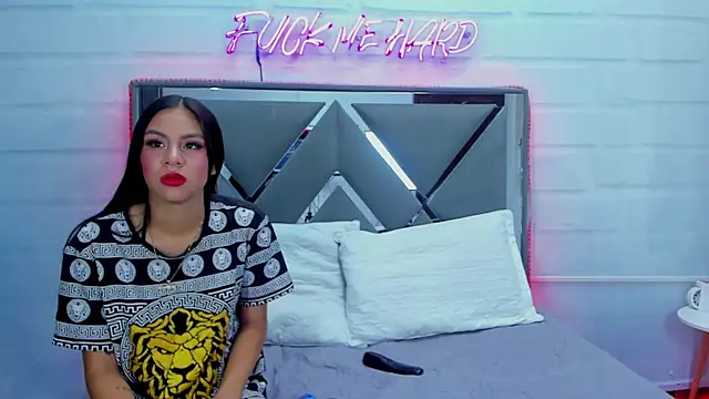 Snapshot of Innocent_Room1 chatting on October 19, 6:43 pm Innocent Room1 online show from October 19, 6:43 pm