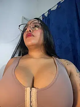 Snapshot of mis-violetha chatting on July 18, 3:04 am mis-violetha online show from July 18, 3:04 am