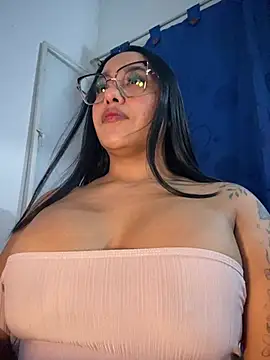 Snapshot of mis-violetha chatting on July 13, 2:55 am mis-violetha online show from July 13, 2:55 am