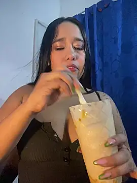 Snapshot of mis-violetha chatting on June 25, 2:20 am mis-violetha online show from June 25, 2:20 am