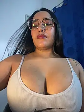 Snapshot of mis-violetha chatting on July 17, 3:04 am mis-violetha online show from July 17, 3:04 am