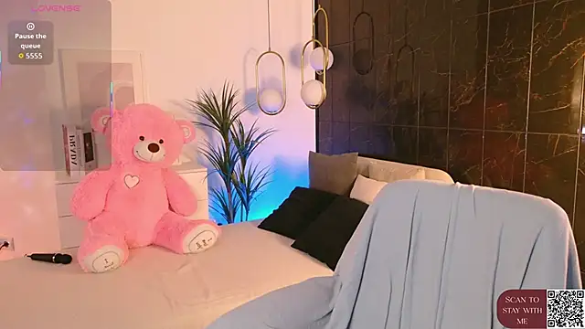 mia silkk online show from March 30, 6:26 am