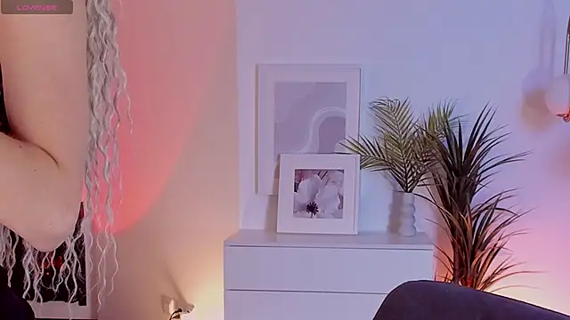 mia silkk online show from October 27, 6:25 am