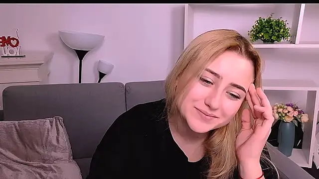 Lulu   Moon online show from March 1, 9:59 pm