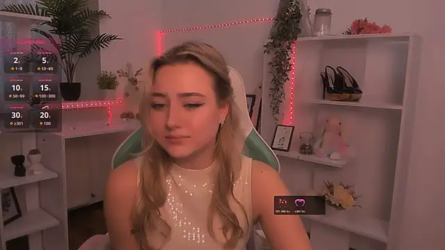 Snapshot of Lulu___Moon chatting on November 23, 8:35 am Lulu Moon online show from November 23, 8:35 am