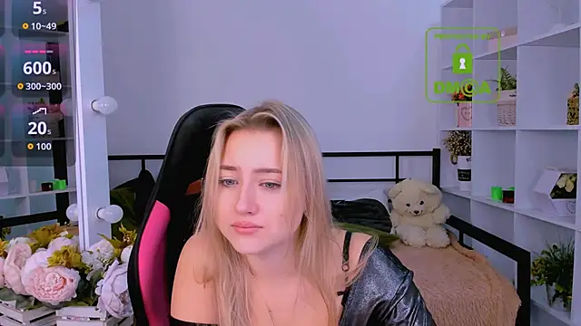 Snapshot of Lulu___Moon chatting on November 16, 6:40 am Lulu Moon online show from November 16, 6:40 am