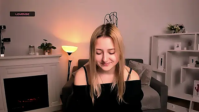 Lulu   Moon online show from April 9, 8:59 pm