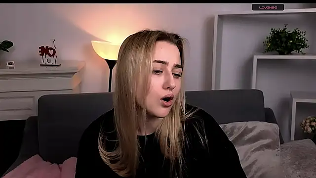 Lulu   Moon online show from March 12, 9:41 pm