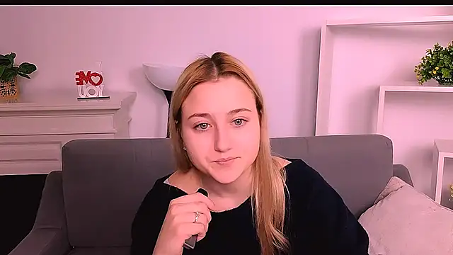 Lulu   Moon online show from February 18, 9:44 pm