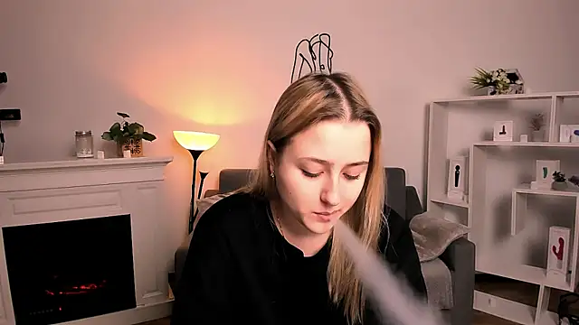 Lulu   Moon online show from April 10, 9:22 pm