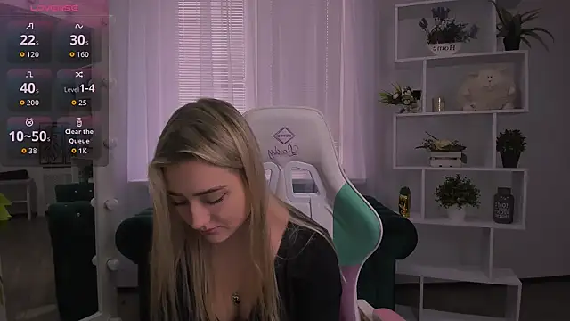 Snapshot of Lulu___Moon chatting on November 13, 8:51 am Lulu Moon online show from November 13, 8:51 am