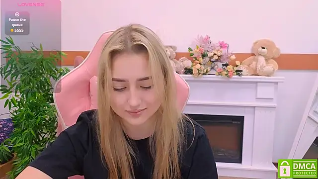 Snapshot of Lulu___Moon chatting on November 17, 6:39 am Lulu Moon online show from November 17, 6:39 am