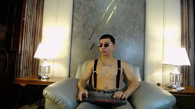 Snapshot of DanteLux__ chatting on October 13, 7:37 pm DanteLux online show from October 13, 7:37 pm