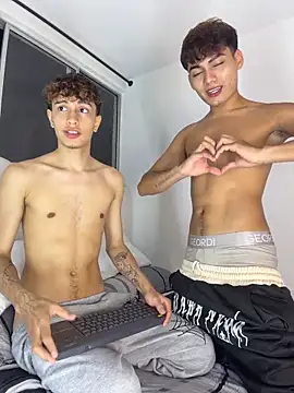 Snapshot of santi_Rush chatting on December 17, 11:21 pm santi Rush online show from December 17, 11:21 pm