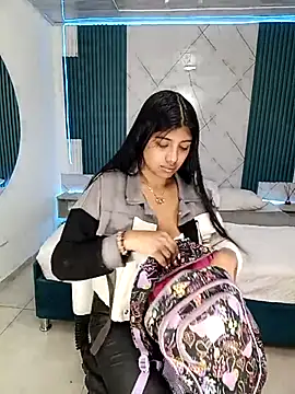 Snapshot of Briseida-White chatting on October 18, 11:56 am Briseida-White online show from October 18, 11:56 am