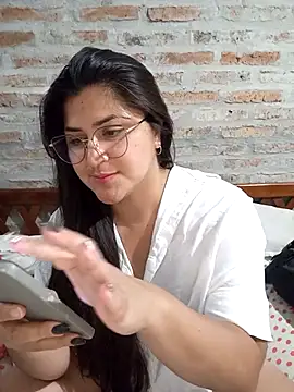 morenalatinaa online show from April 6, 4:19 am