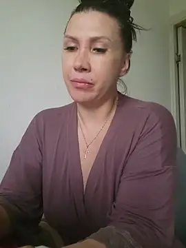 Snapshot of Ambika_beauty chatting on May 17, 3:56 pm Ambika beauty online show from May 17, 3:56 pm
