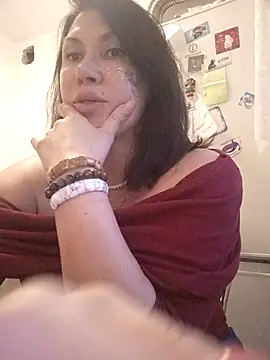 Snapshot of Ambika_beauty chatting on May 9, 5:38 pm Ambika beauty online show from May 9, 5:38 pm