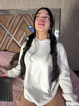 LunaMoore Pink online show from March 12, 12:42 pm