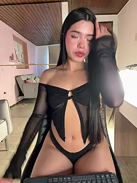 LunaMoore Pink online show from April 8, 12:50 pm