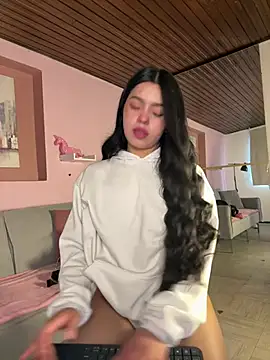Snapshot of LunaMoore_Pink chatting on July 8, 11:55 am LunaMoore Pink online show from July 8, 11:55 am