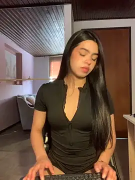 LunaMoore Pink online show from November 19, 12:49 pm