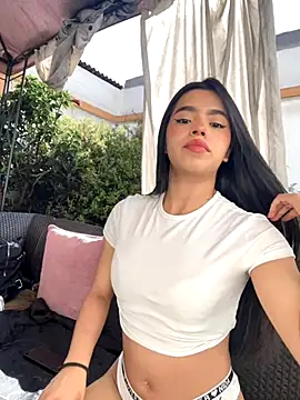 LunaMoore Pink online show from October 24, 1:32 pm