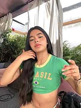 LunaMoore Pink online show from October 21, 1:10 pm