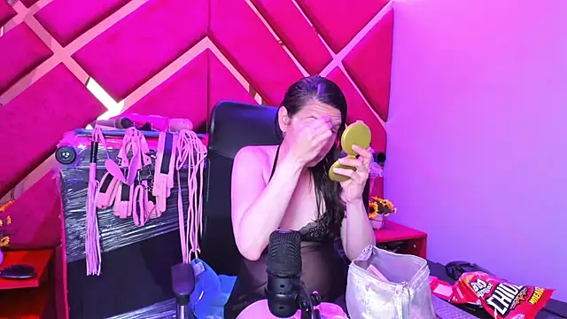 Snapshot of Kylie_Bloom chatting on June 24, 1:26 am Kylie Bloom online show from June 24, 1:26 am