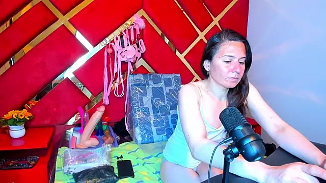 Kylie Bloom online show from May 4, 9:28 pm