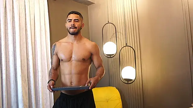 Snapshot of Reik_Vonn chatting on February 3, 12:10 pm Reik Vonn online show from February 3, 12:10 pm