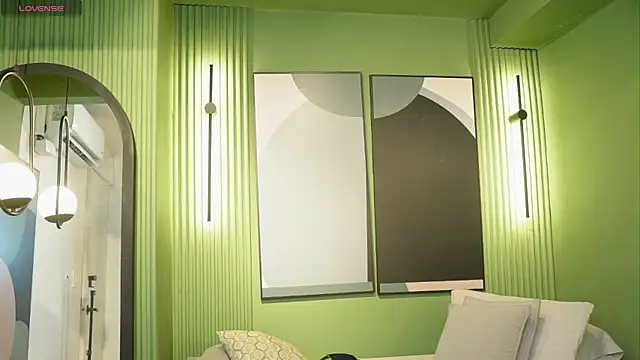 Snapshot of Reik_Vonn chatting on June 14, 2:35 am Reik Vonn online show from June 14, 2:35 am
