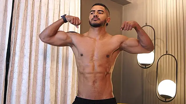 Snapshot of Reik_Vonn chatting on February 16, 12:37 pm Reik Vonn online show from February 16, 12:37 pm