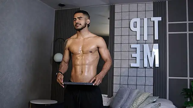 Snapshot of Reik_Vonn chatting on February 28, 12:38 pm Reik Vonn online show from February 28, 12:38 pm